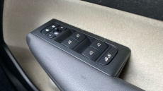 Volvo XC40 2.0 B4P Ultra Dark 5dr Auto Petrol Estate